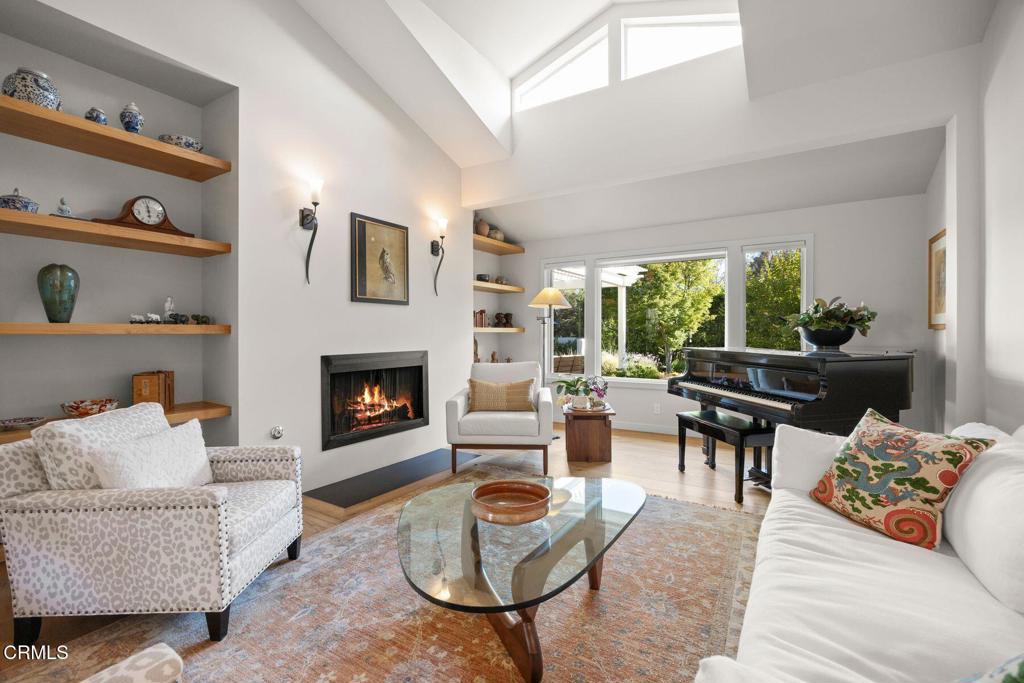 10929 Encino Drive
