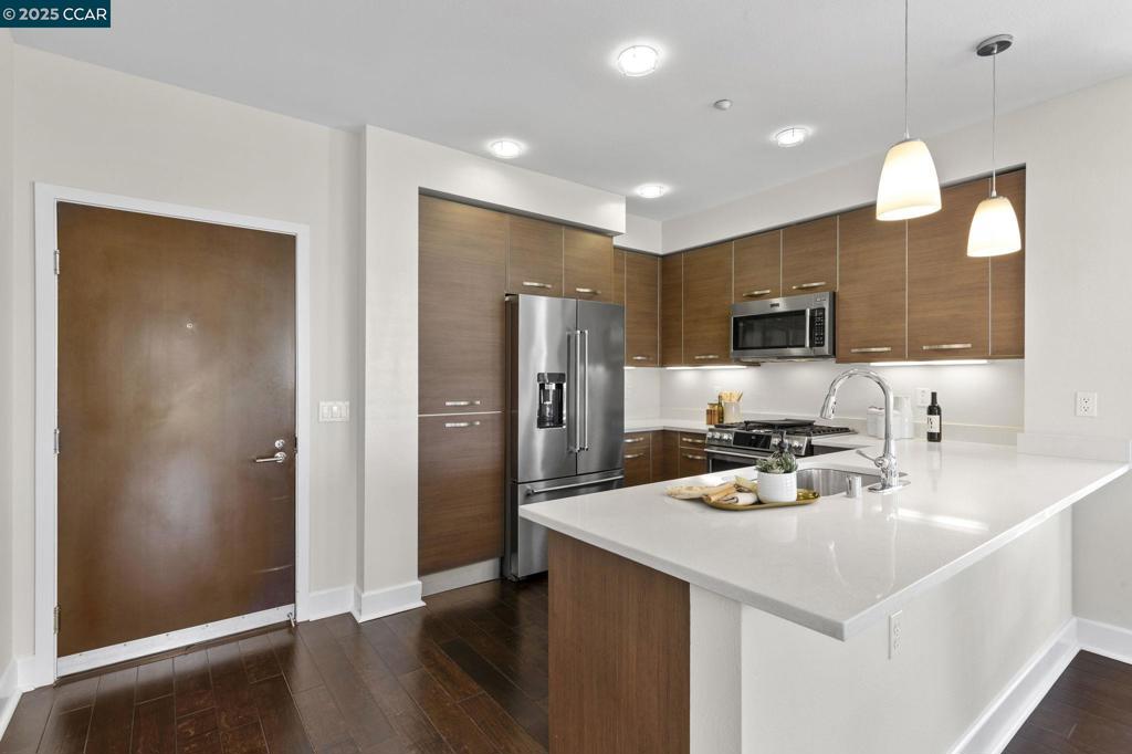 DOWNTOAREA - Residential Lease