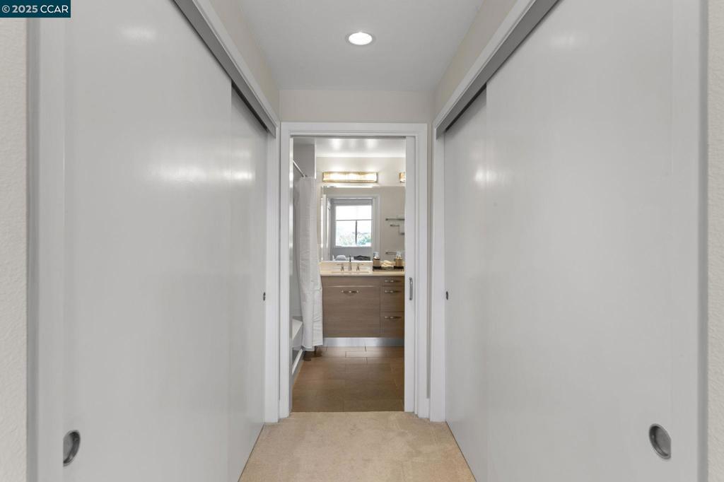 DOWNTOAREA - Residential Lease