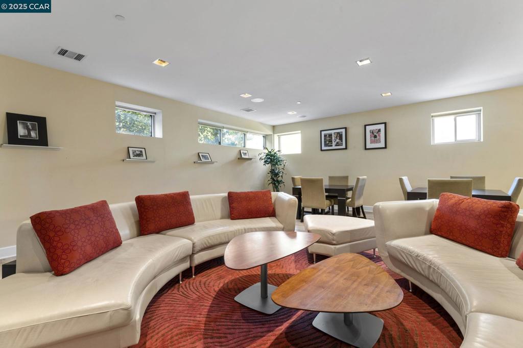 DOWNTOAREA - Residential Lease