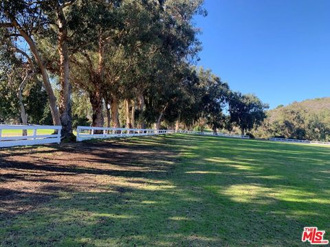 Photo of 1058 Villa Grove Drive, Pacific Palisades, CA 90272 (MLS # 25510891)