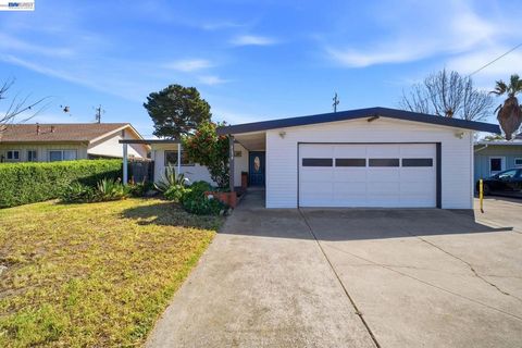 Photo of 3136 3136 Mission View Dr Dr, Fremont, CA 94538 (MLS # 41125921)