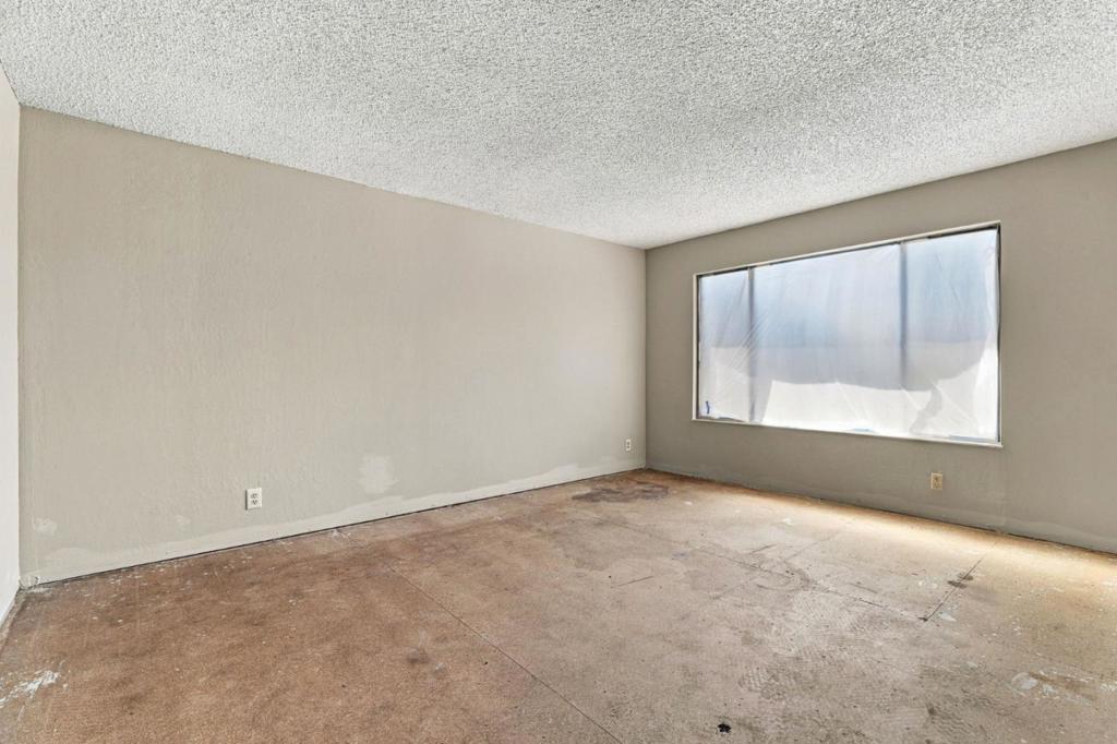 1512 Queens Crossing Drive