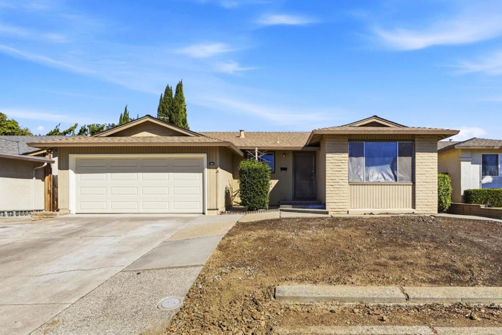 1512 Queens Crossing Drive