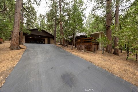 Photo of 54805 S South Circle Dr, Idyllwild, CA 92549 (MLS # CV26009183)