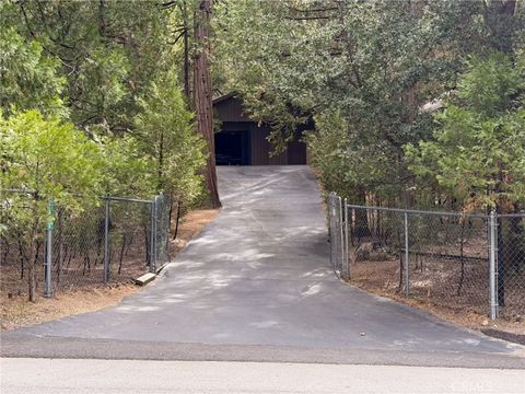 Photo of 54805 S South Circle Dr, Idyllwild, CA 92549 (MLS # CV26009183)