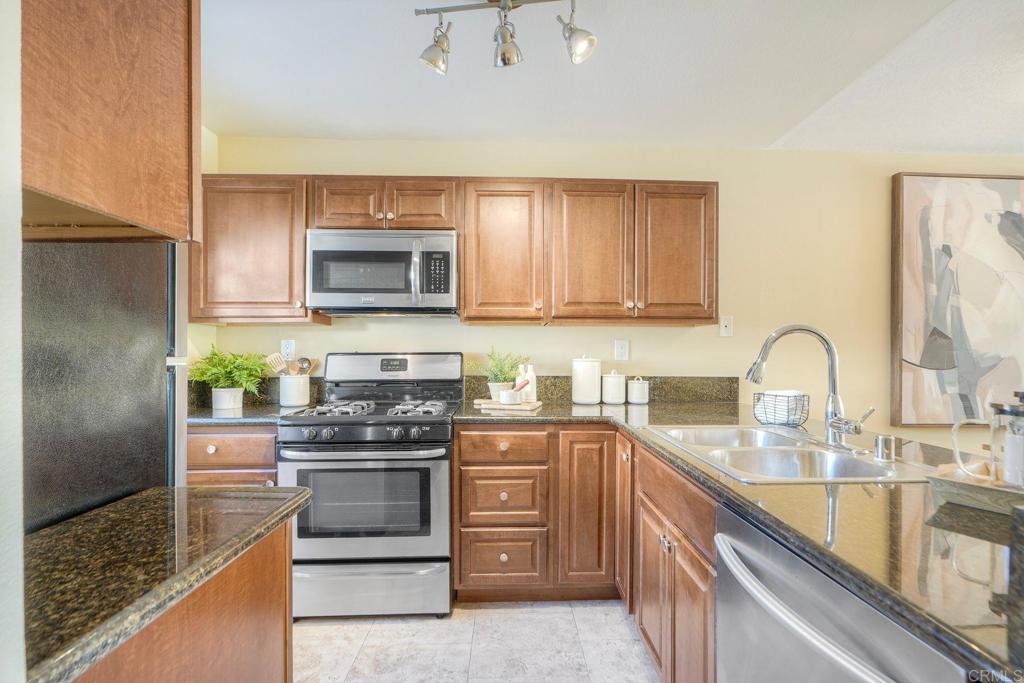 220 S Shorehang Lane