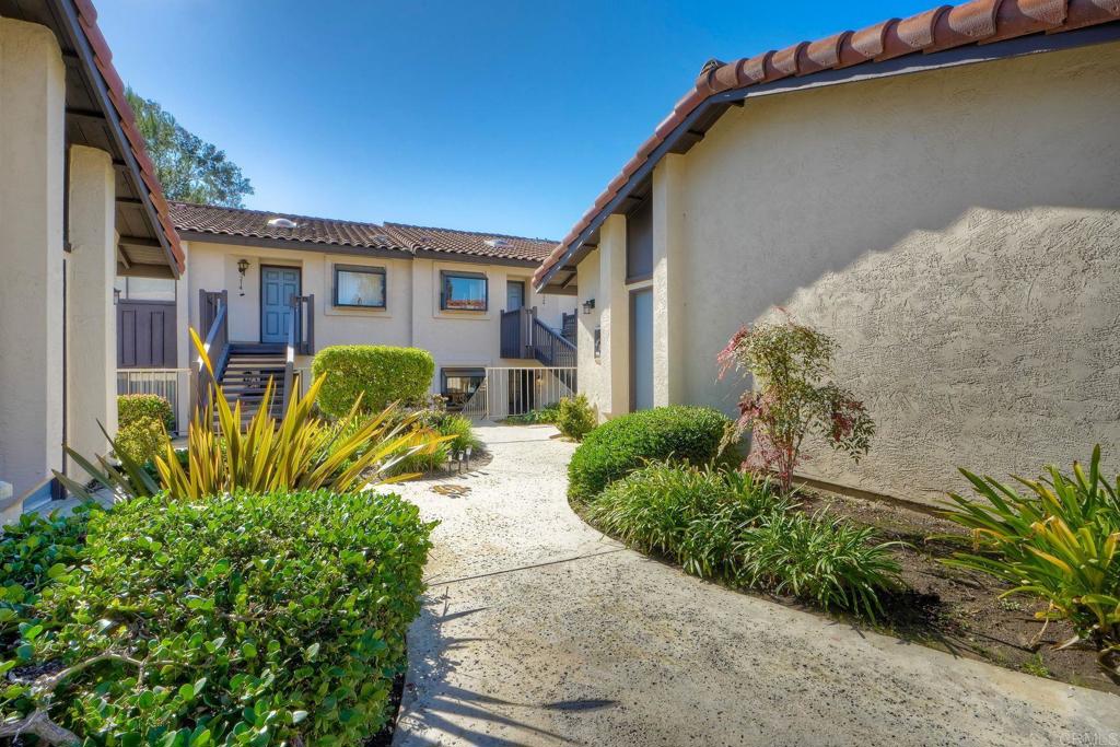 220 S Shorehang Lane