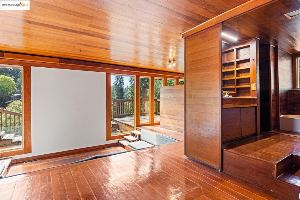MONTCLAIR - Residential