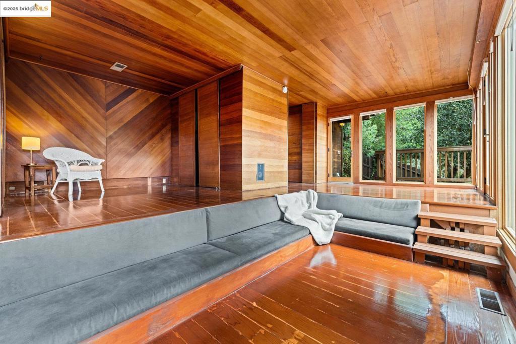 MONTCLAIR - Residential