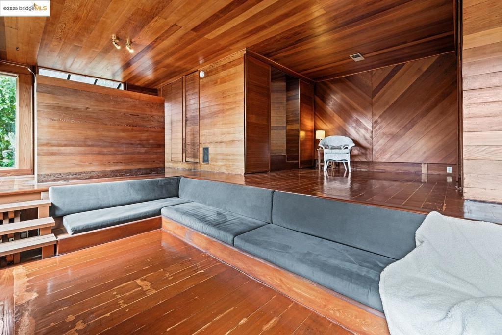 MONTCLAIR - Residential