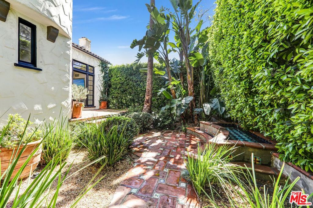 934 N Sweetzer Avenue, West Hollywood CA 90069