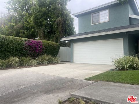 Photo of 5112 Van Noord Avenue, Sherman Oaks, CA 91423 (MLS # 26799898)