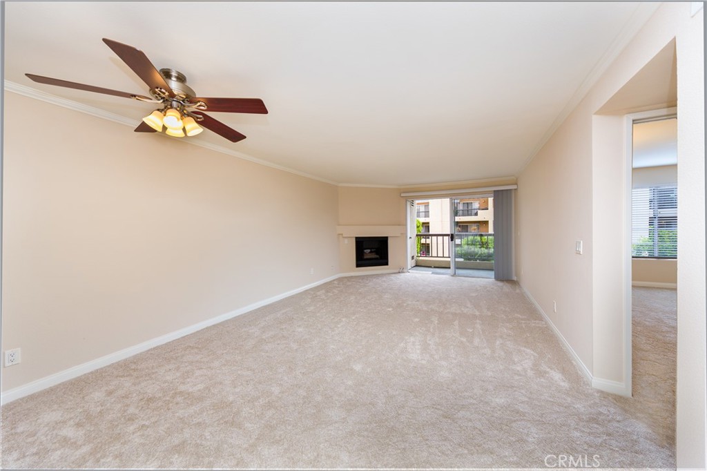 5540 Owensmouth Avenue 205