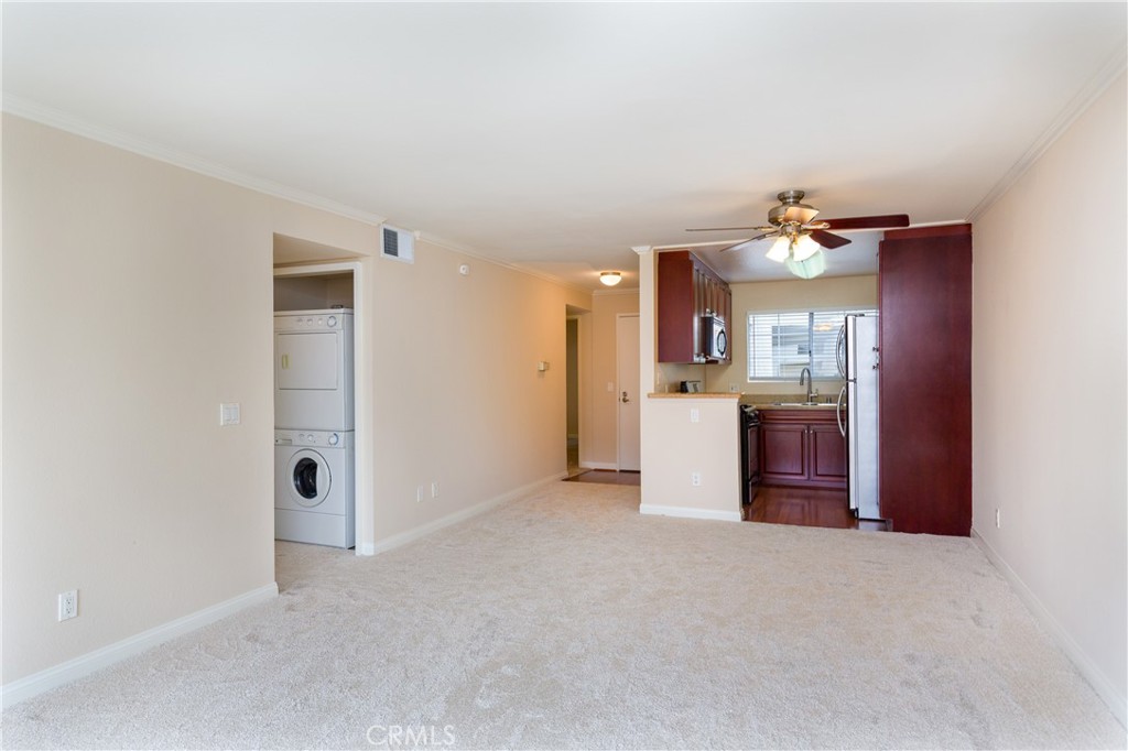 5540 Owensmouth Avenue 205
