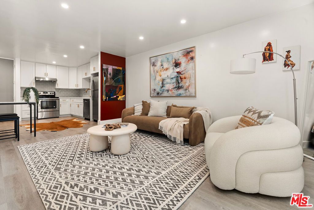 Photo of 532 N Rossmore Avenue #107, Los Angeles, CA 90004 (MLS # 25588081)