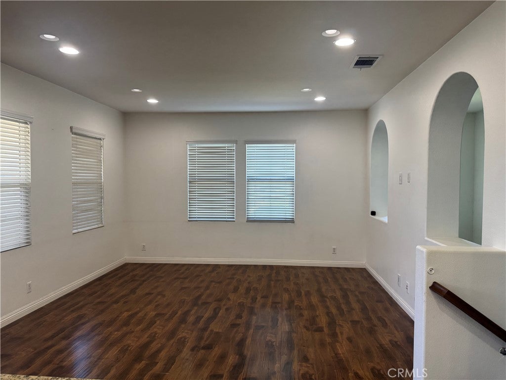 2750 E Oak Hill 12