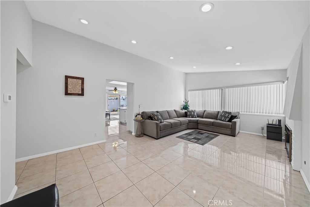 8141 Calle Nueva