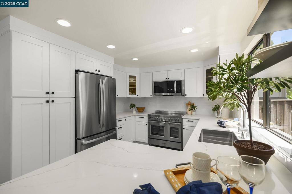 CASTLETON SQUARE - Residential