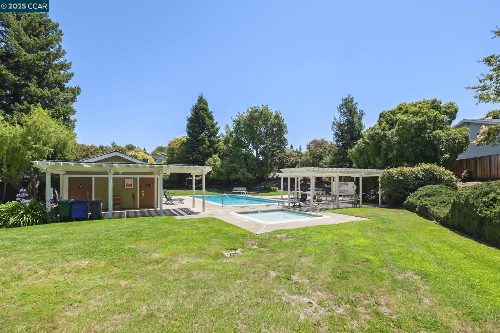 CASTLETON SQUARE - Residential