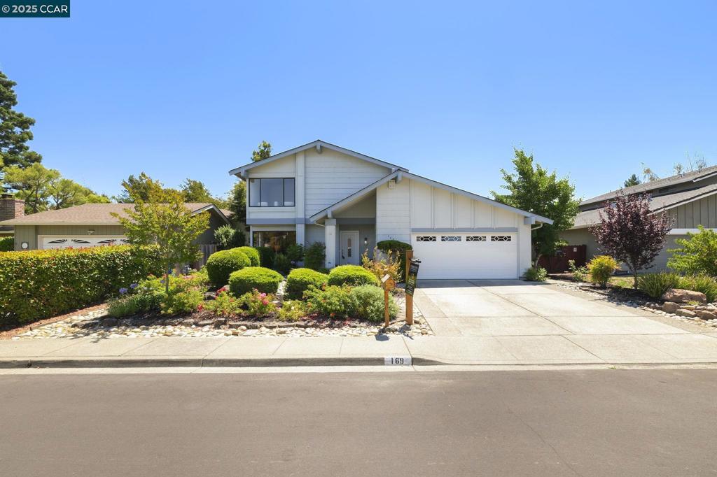 CASTLETON SQUARE - Residential