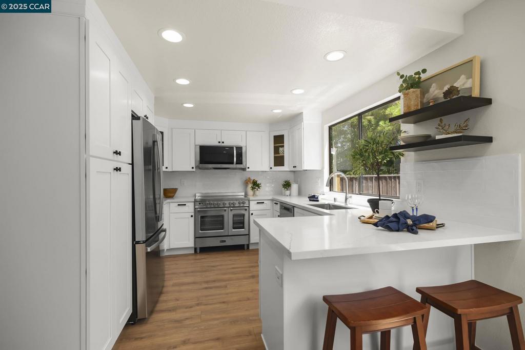 CASTLETON SQUARE - Residential