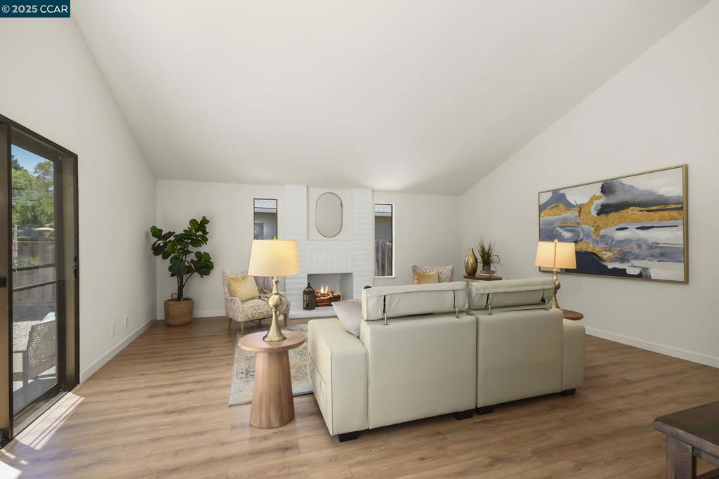 CASTLETON SQUARE - Residential