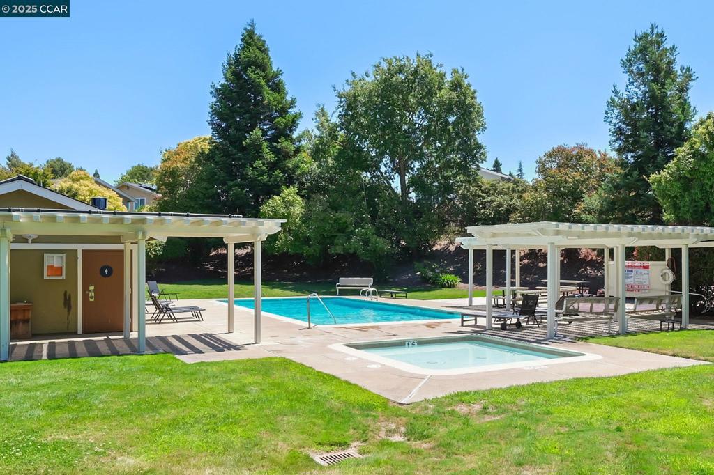 CASTLETON SQUARE - Residential