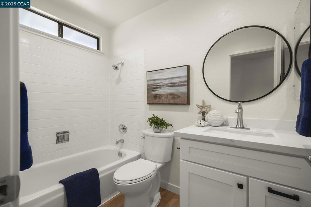 CASTLETON SQUARE - Residential