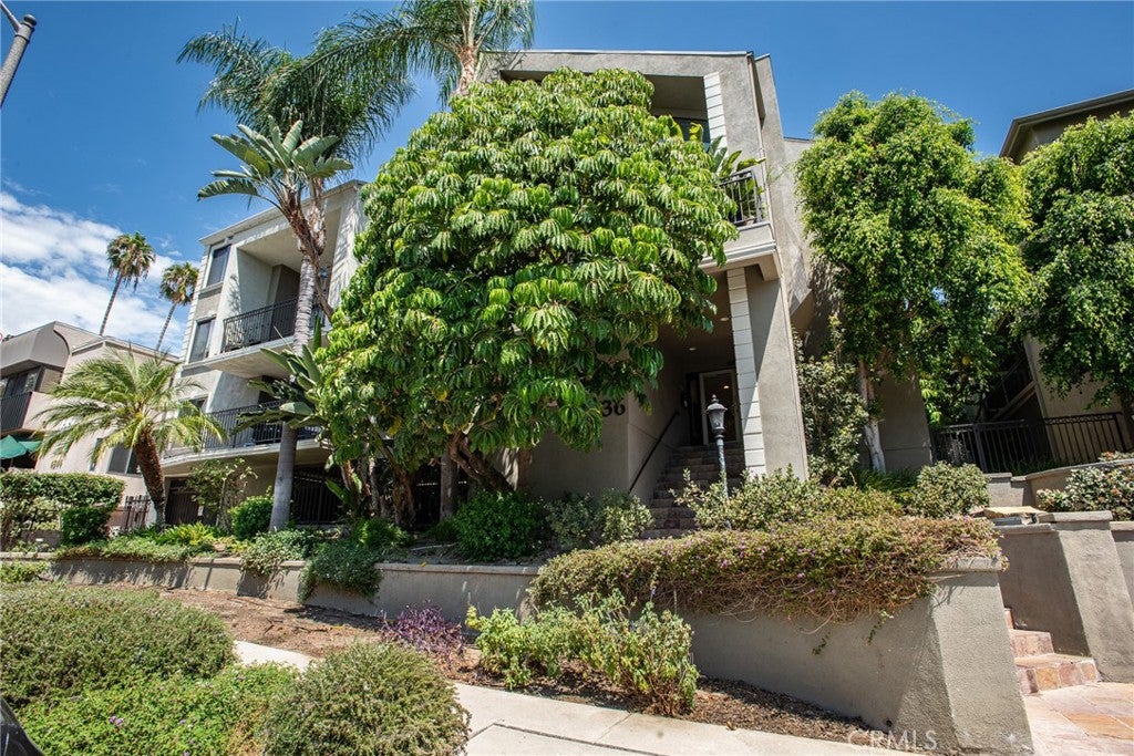 Photo of 4536 Colbath Avenue #102, Sherman Oaks, CA 91423 (MLS # SR26177246)