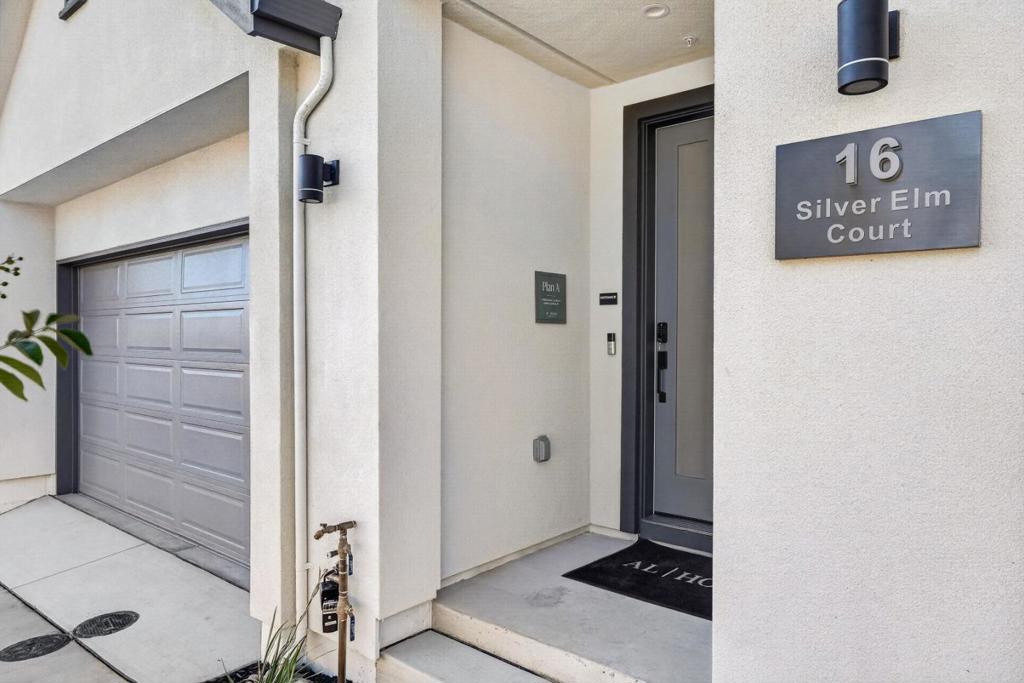 16 Silver Elm Court