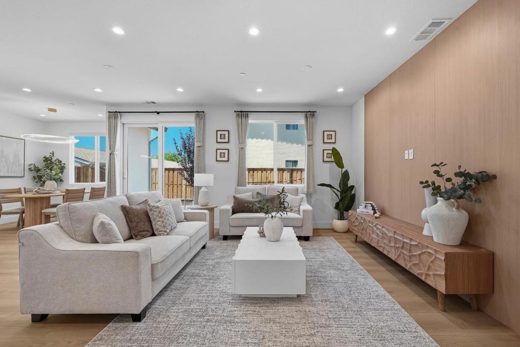 16 Silver Elm Court