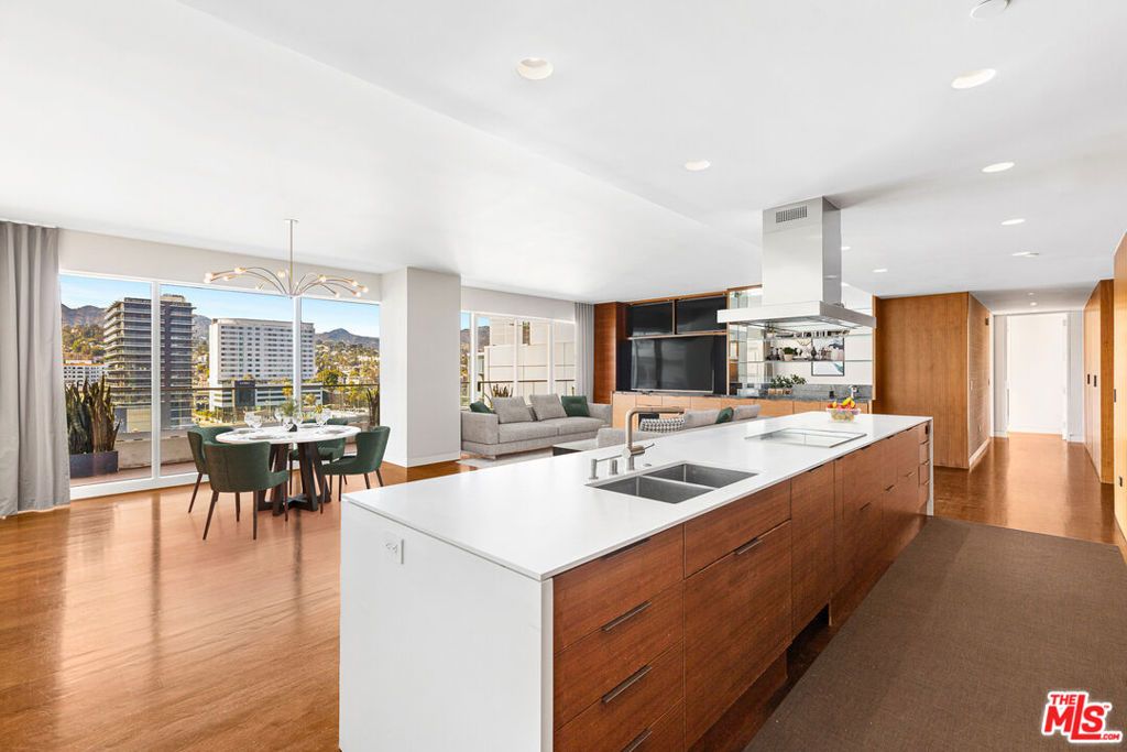 Photo of 6250 Hollywood Boulevard #14D, Los Angeles, CA 90028 (MLS # 25597097)