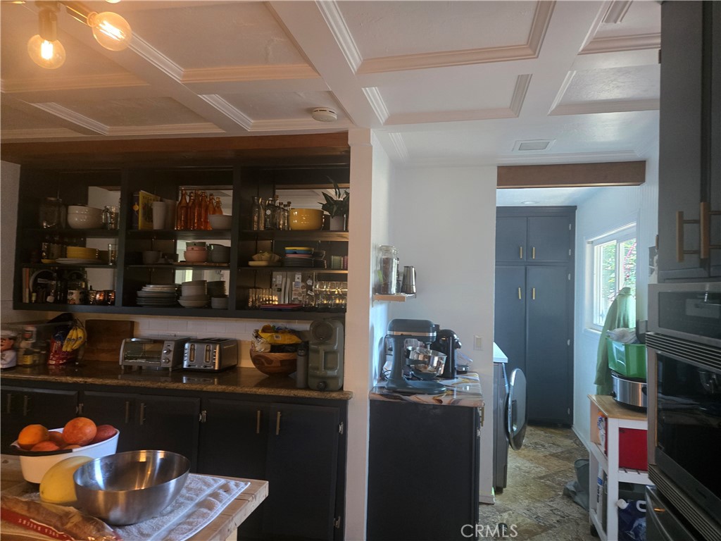 7006 Zelzah Avenue
