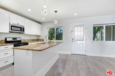 Photo of 6659 Zelzah Avenue, Reseda, CA 91335 (MLS # 26829837)