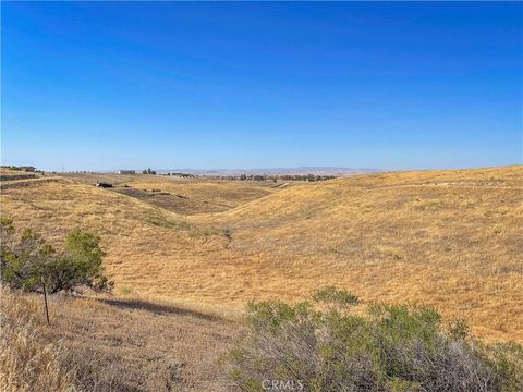 Photo of 0 Spiral Drive, Creston, CA 93432 (MLS # NS25178940)