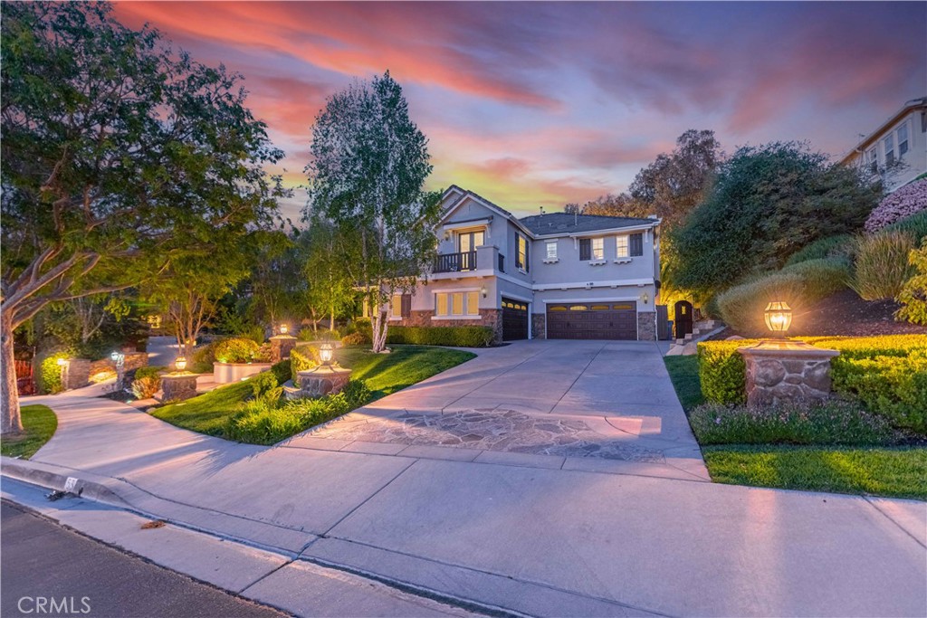 53 W Twisted Oak Drive