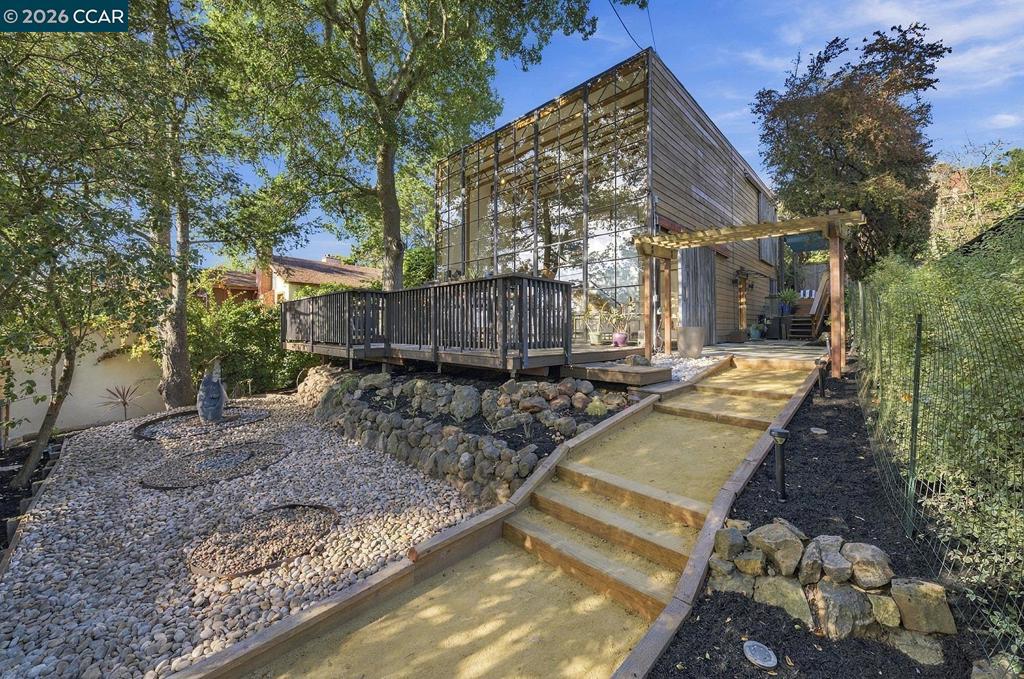 141 Fairlawn Dr