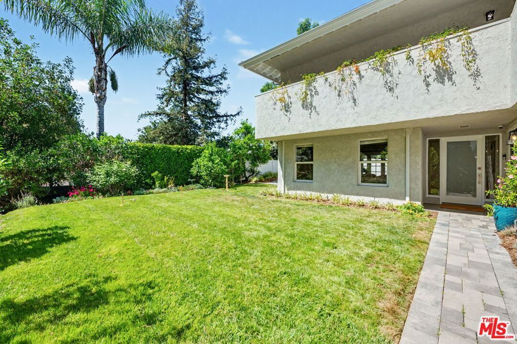 Photo of 4866 Rosa Road, Woodland Hills, CA 91364 (MLS # 26668835)