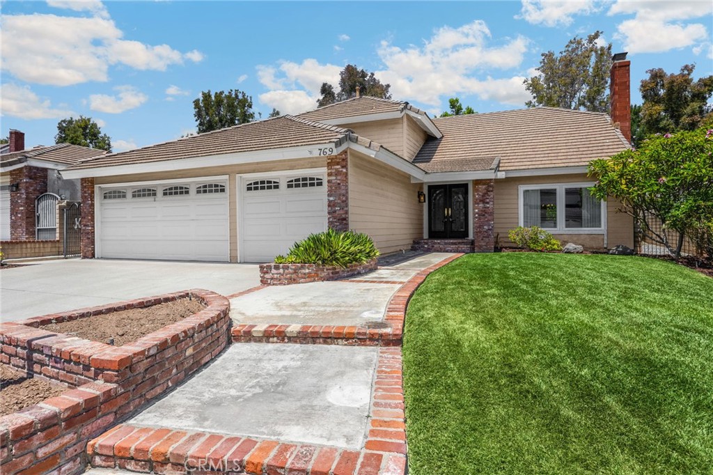 769 Oak Knoll Street