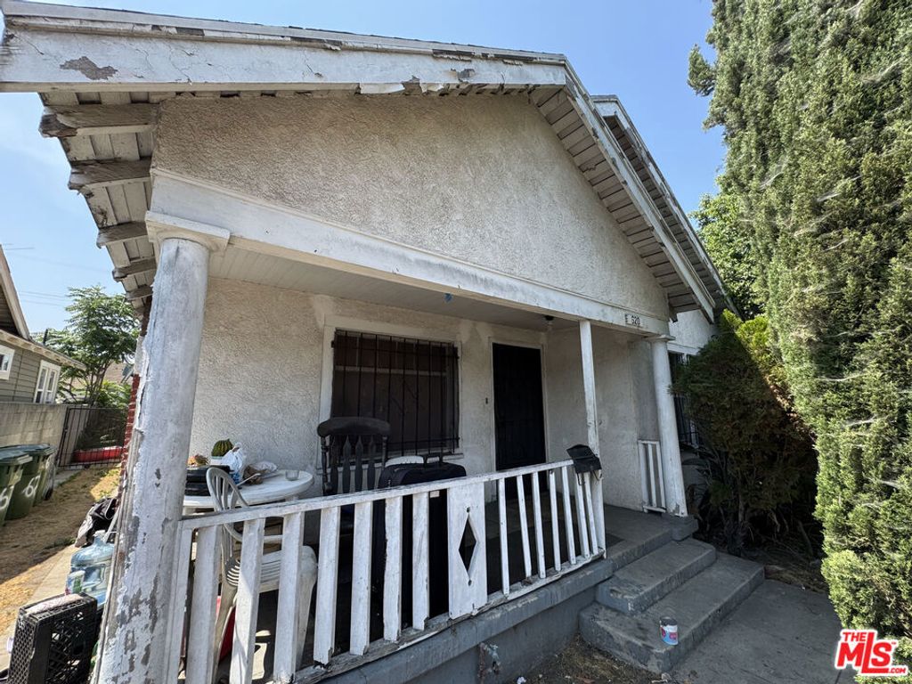 Photo of 620 W 42nd Place, Los Angeles, CA 90037 (MLS # 25620969)
