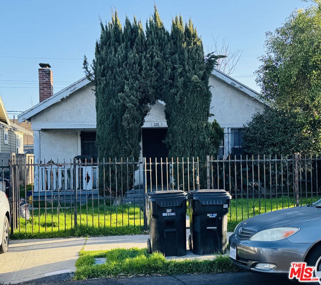 Photo of 620 W 42nd Place, Los Angeles, CA 90037 (MLS # 25620969)
