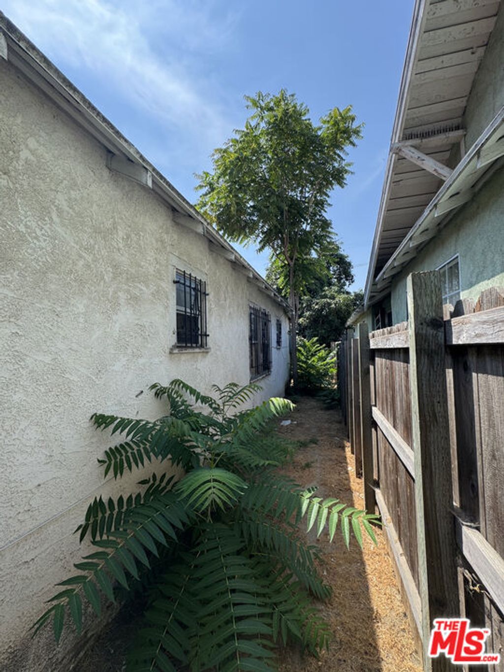 Photo of 620 W 42nd Place, Los Angeles, CA 90037 (MLS # 25620969)