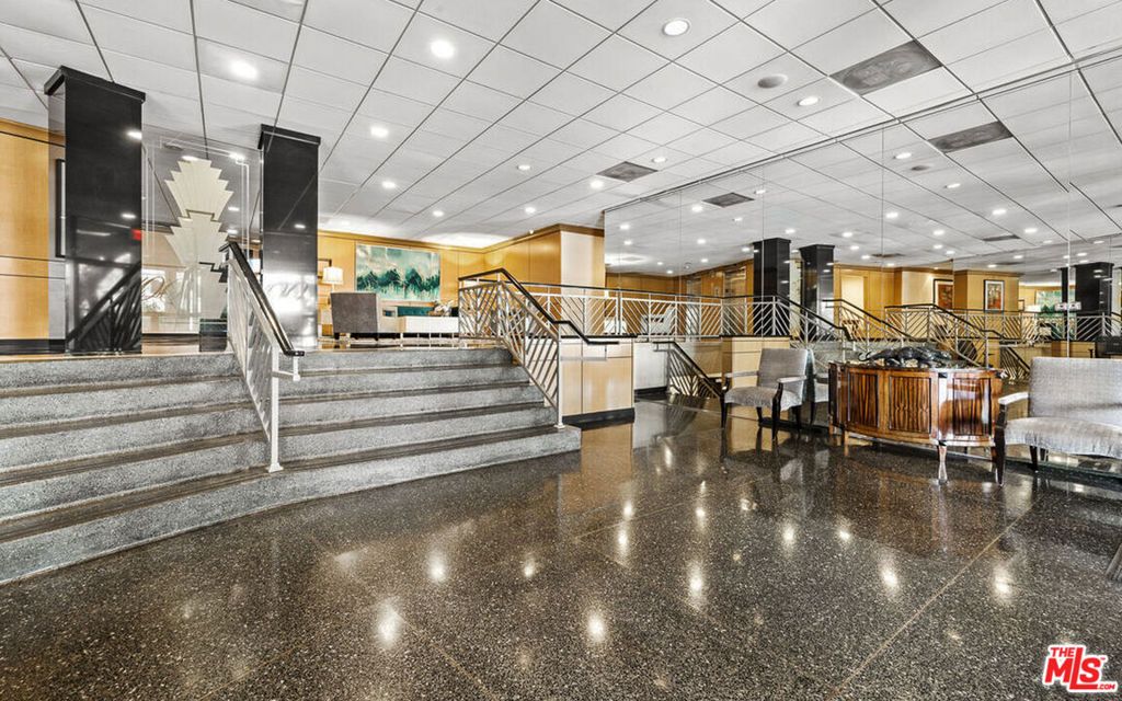 Photo of 100 S Doheny Drive #PH 1, Los Angeles, CA 90048 (MLS # 25531217)