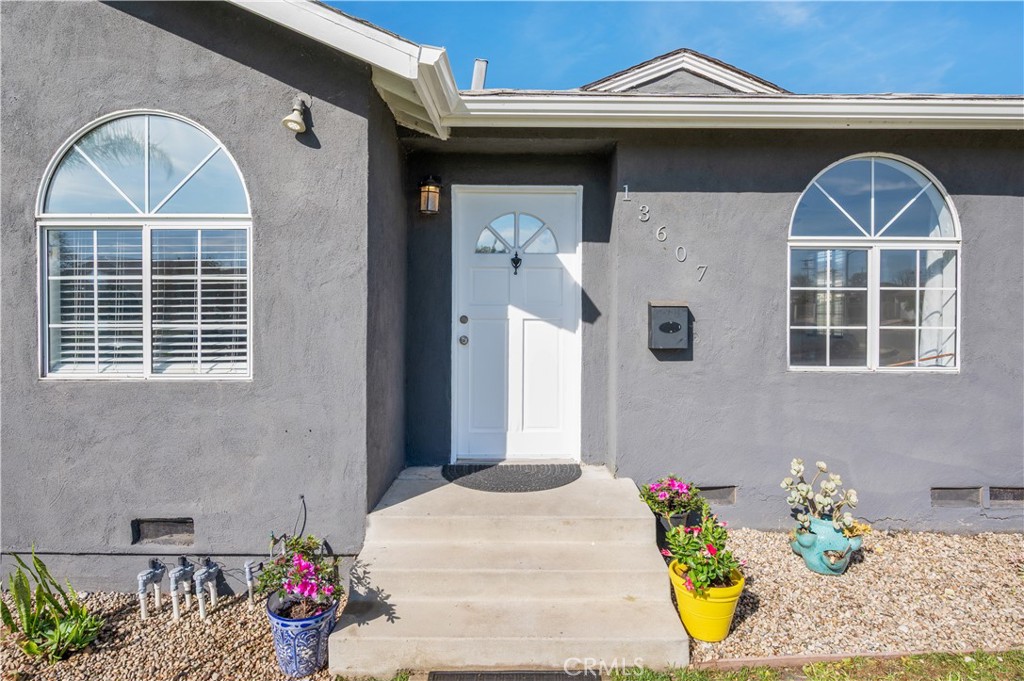 13607 S Menlo Avenue