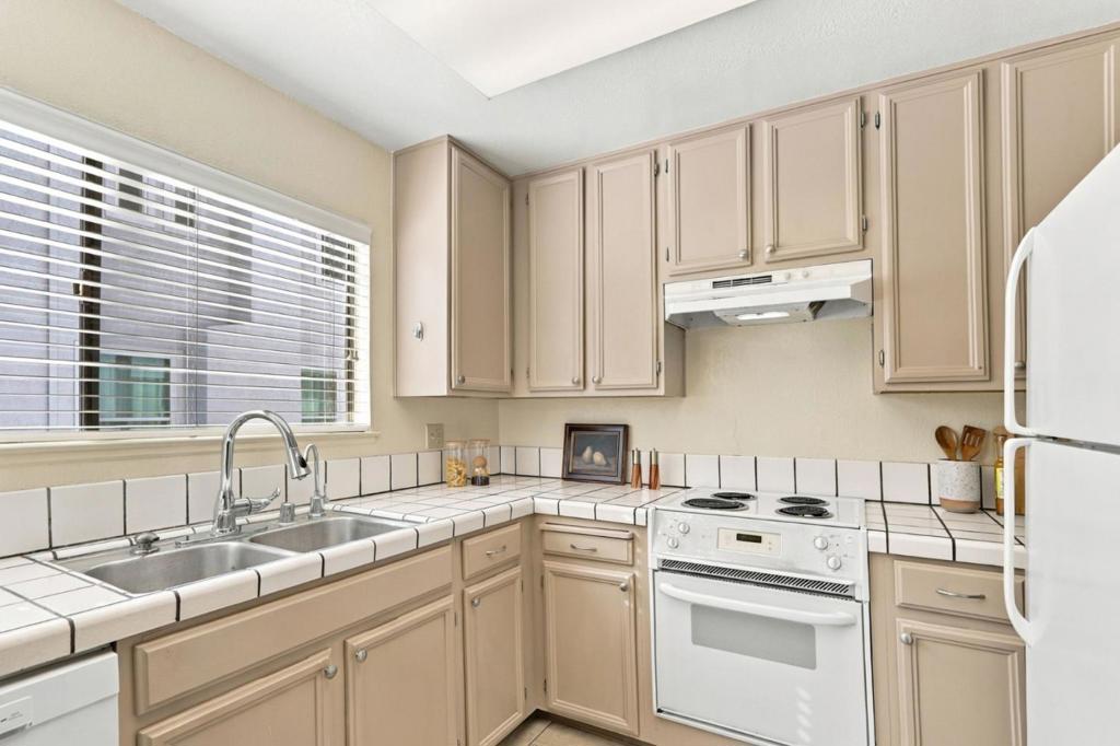 3526 Flora Vista Avenue