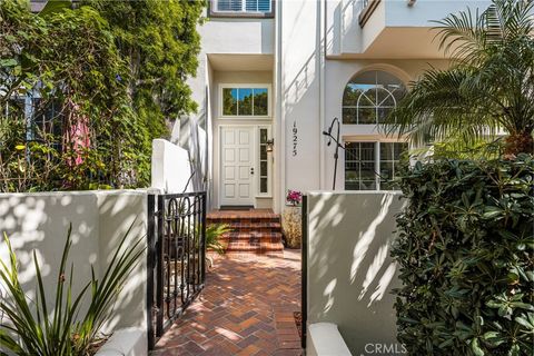 Photo of 19275 Meadowood Circle Cir, Huntington Beach, CA 92648 (MLS # PW26047230)