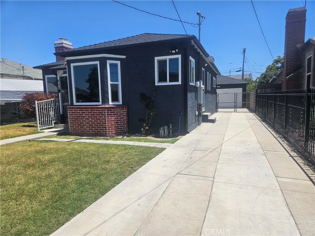 806 N Acacia