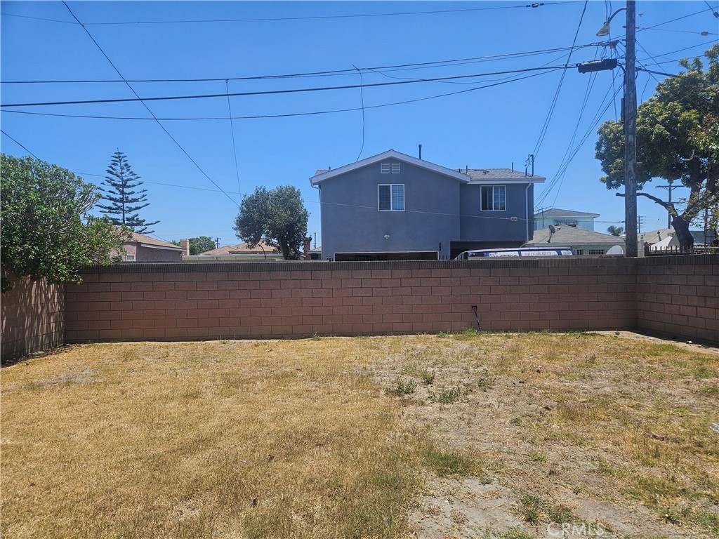 806 N Acacia
