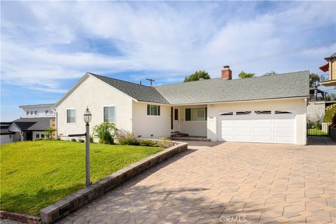 Photo of 841 Irving Dr, Burbank, CA 91504 (MLS # GD26072008)